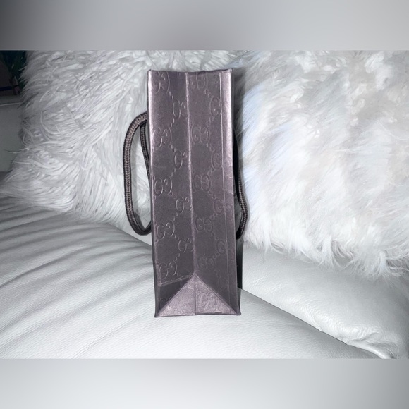 GUCCI Small Embossed Paper Gold Print
Product Bag "Firenze 1921" | Brown - Picture 5 of 8